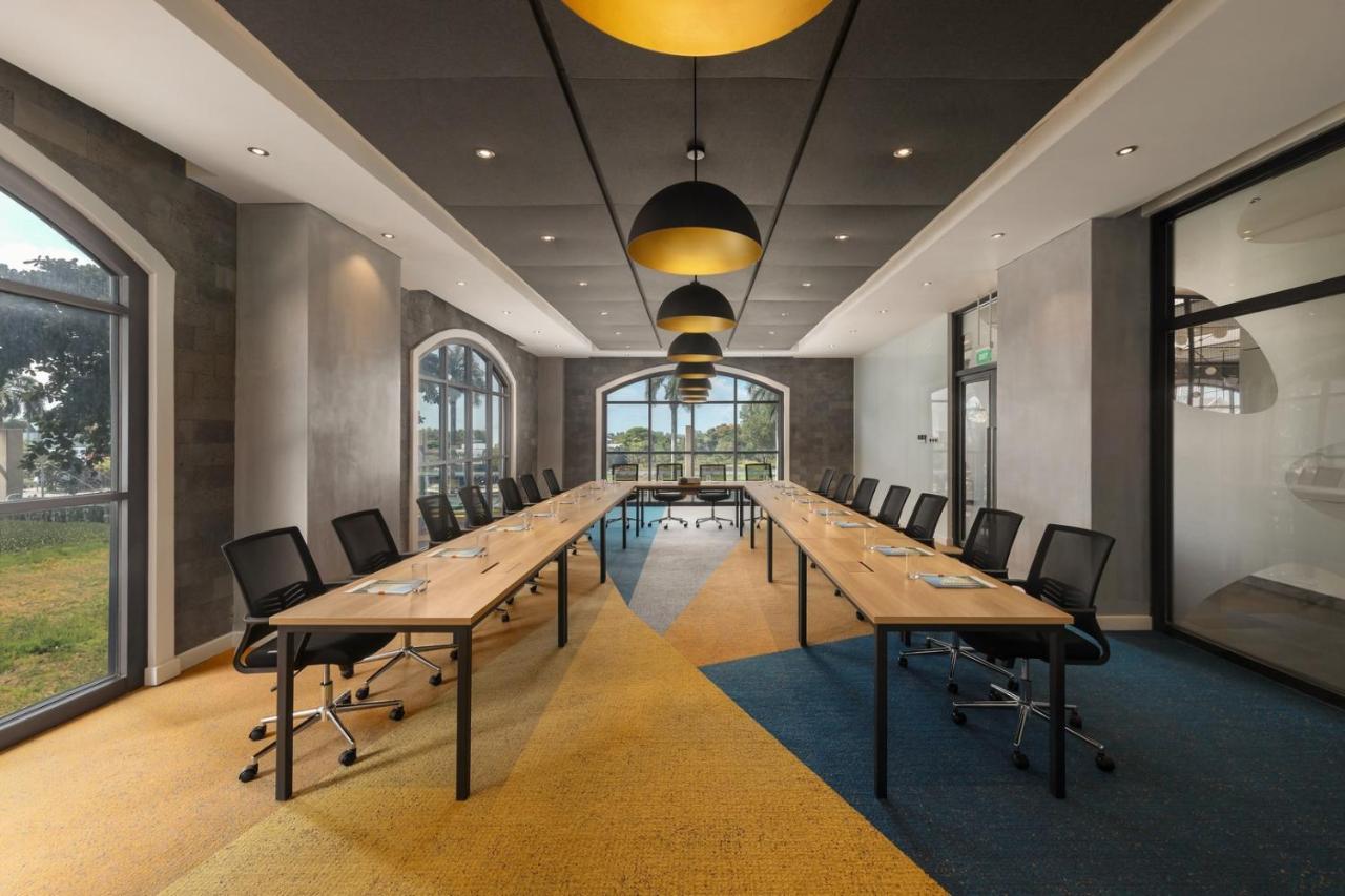 Hiive By Fusion Binh Duong - Vsip 1 Hotel Thuan An Exterior foto